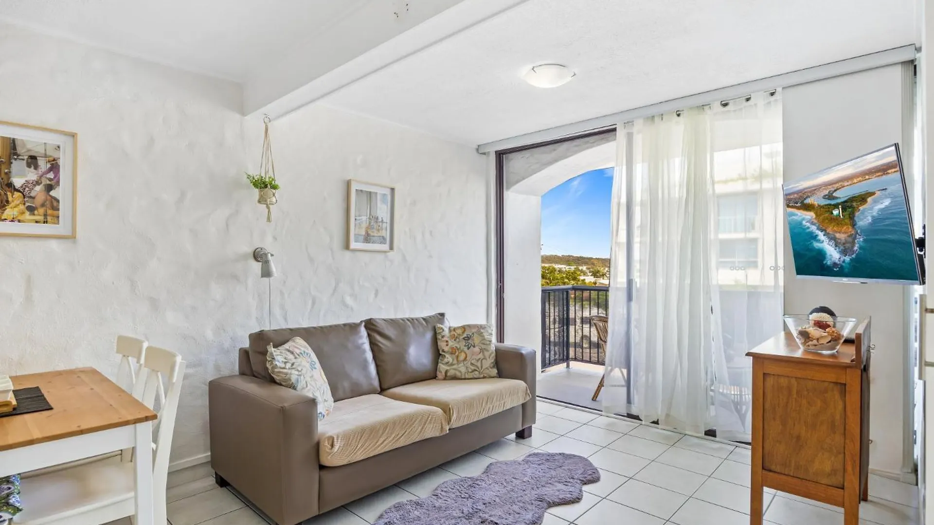 Apartment Great Location 1-Bed With Pool By Briner Beach Alexandra Headland Australia